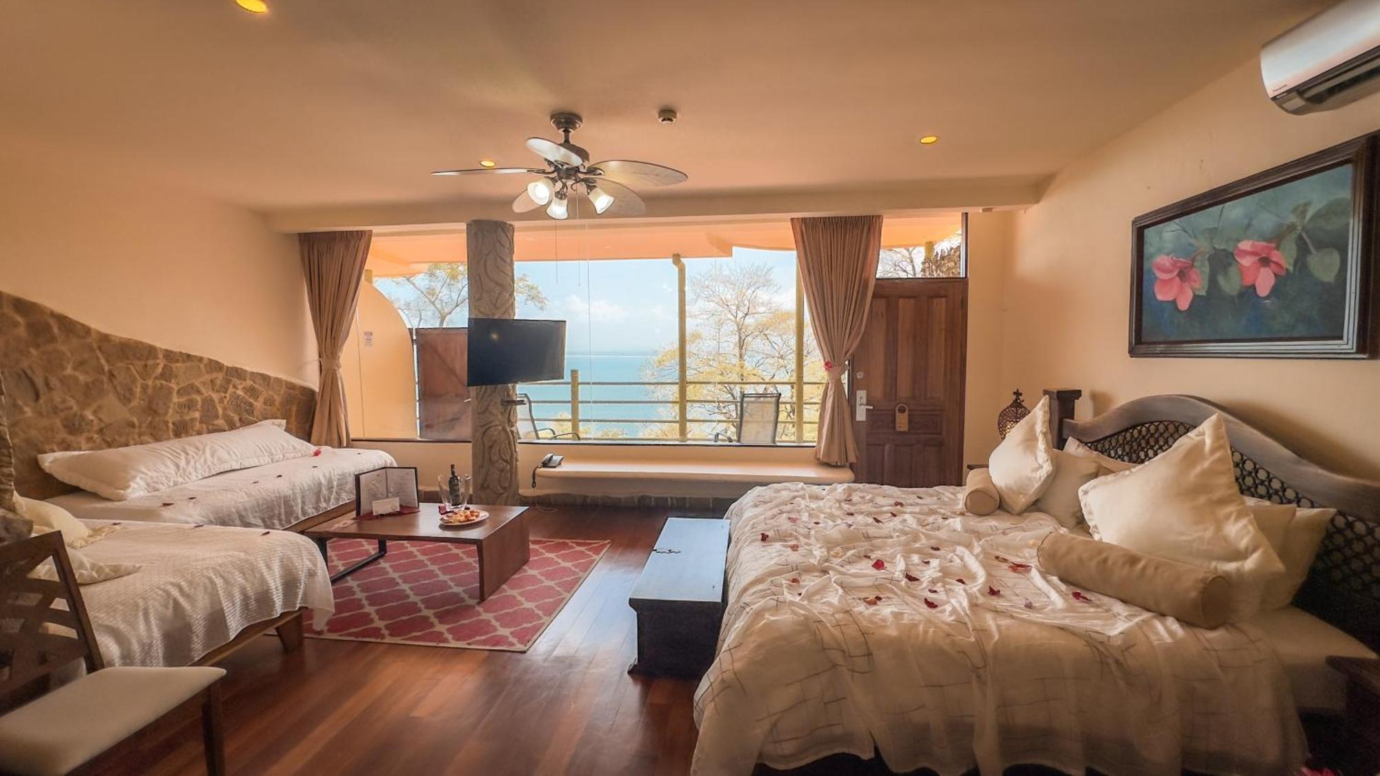 Issimo Suites (Adults Only) Manuel Antonio Esterno foto